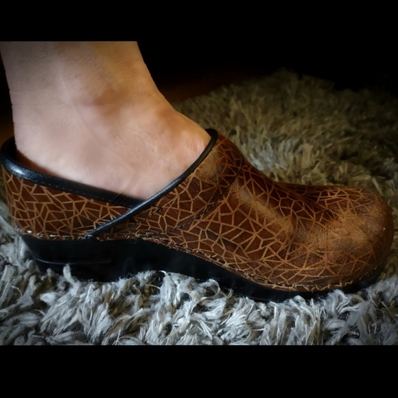 Sanita Pro Geometric Giraffe Clogs EU 37 Womens US Size 6 - Picture 1 of 7